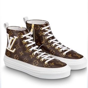 Used Louis Vuitton Sneakers size 7
